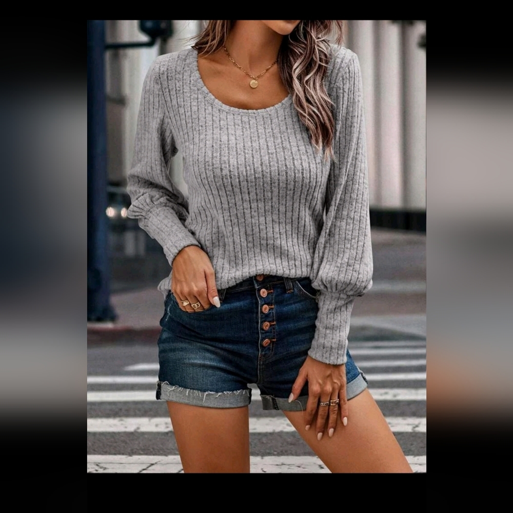 Scoop Neck Ribbed Knit Tee - Picture 4 of 6